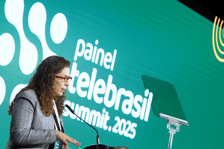 O governo brasileiro anuncia investimento histórico de R$ 23 bilhões em inteligência artificial até 2029, impulsionando o desenvolvimento tecnológico, a modernização dos serviços públicos e o crescimento do ecossistema digital nacional.